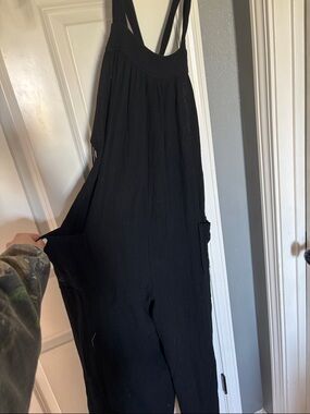 Black Women's Sleeveless Jumpsuit with Pockets